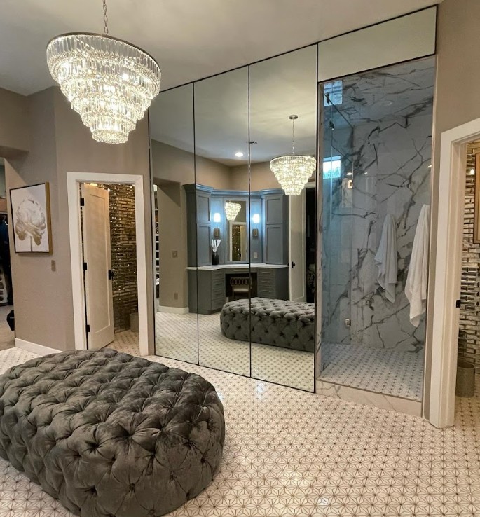 Mirror walls with metal frames in a dressing room